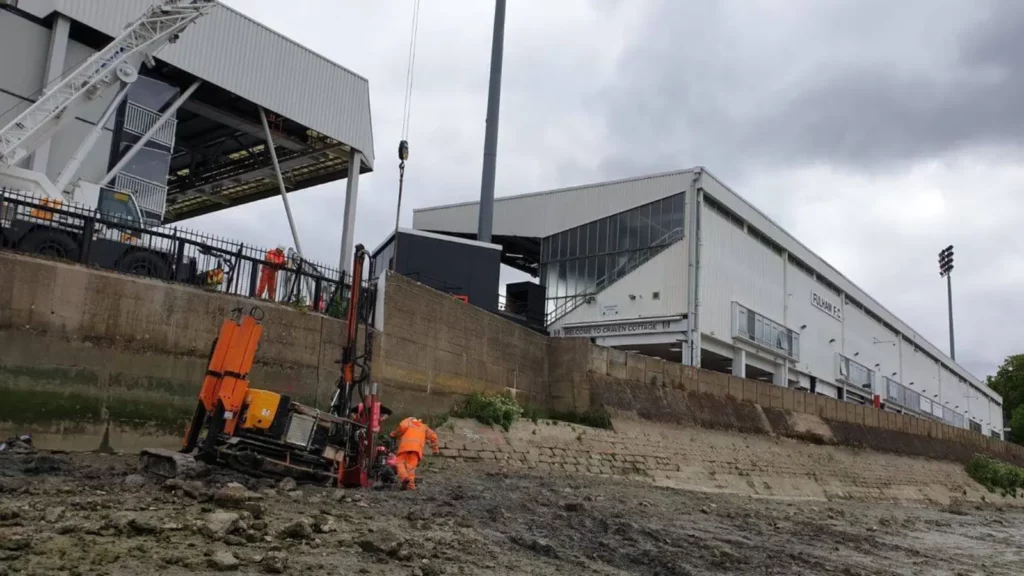 Tidal and Semi-Submerged Sites: Managing UXO Risk 2 Craven Cottage UXO Survey