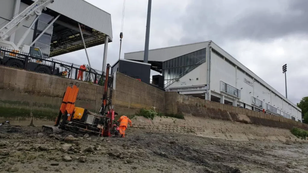 UXO Risks Along the UK River Network 2 Brimstone UXO work on a river bed